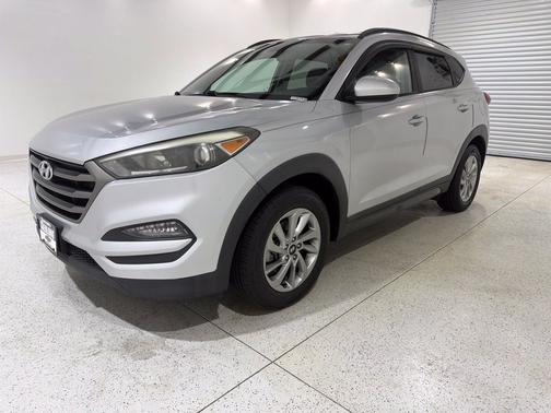 Molten Silver 2016 Hyundai TUCSON SE