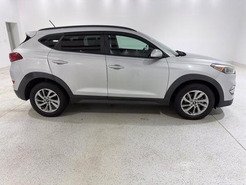 Molten Silver 2016 Hyundai TUCSON SE