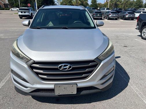 Molten Silver 2016 Hyundai TUCSON SE