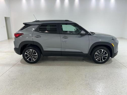Sterling Gray Metallic 2026 Chevrolet Trailblazer LT