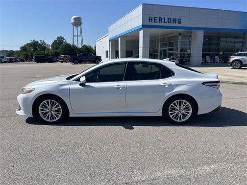 2020 Toyota Camry Hybrid XLE