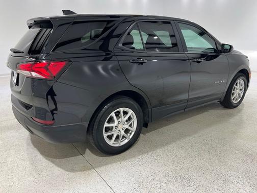 Mosaic Black Metallic 2022 Chevrolet Equinox LS