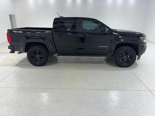 Black 2022 Chevrolet Colorado LT
