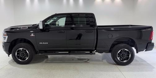 Diamond Black Crystal Pearlcoat 2025 RAM 2500 Laramie