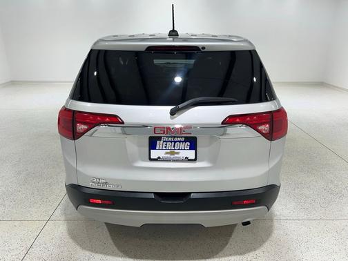 Quicksilver Metallic 2019 GMC Acadia SLE-1