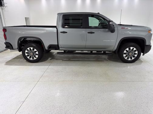 Sterling Gray Metallic 2026 Chevrolet Silverado 2500 Custom