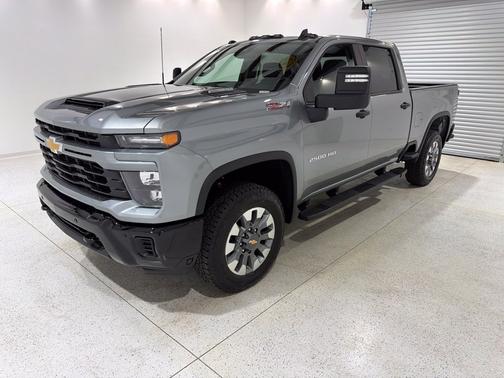Sterling Gray Metallic 2026 Chevrolet Silverado 2500 Custom