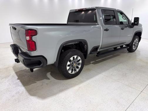 Sterling Gray Metallic 2026 Chevrolet Silverado 2500 Custom