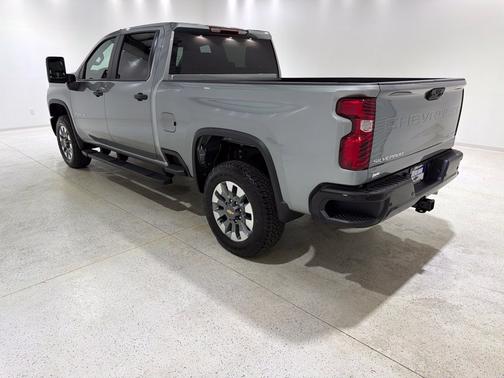 Sterling Gray Metallic 2026 Chevrolet Silverado 2500 Custom