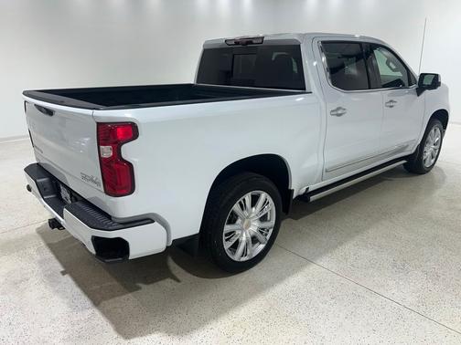 Polar White Tricoat 2026 Chevrolet Silverado 1500 High Country