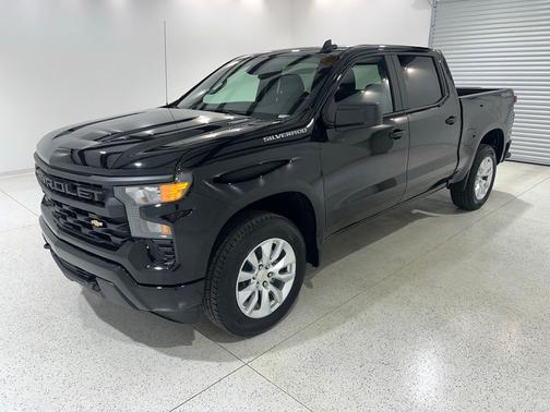Black 2026 Chevrolet Silverado 1500 Custom