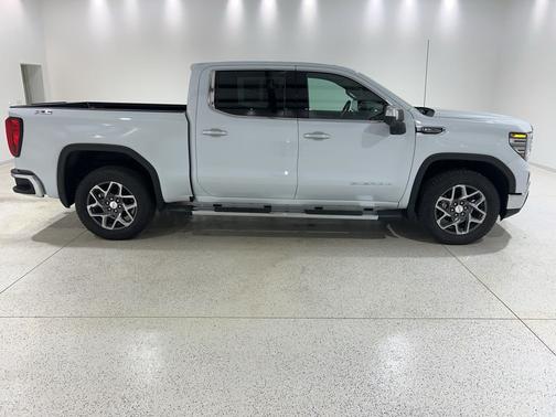 Glacier White Tricoat 2026 GMC Sierra 1500 SLT