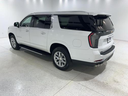 Iridescent Pearl Tricoat 2025 Chevrolet Suburban Premier