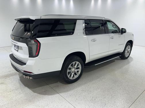 Iridescent Pearl Tricoat 2025 Chevrolet Suburban Premier