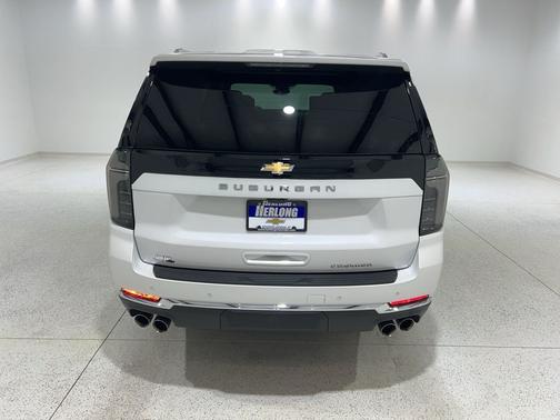 Iridescent Pearl Tricoat 2025 Chevrolet Suburban Premier