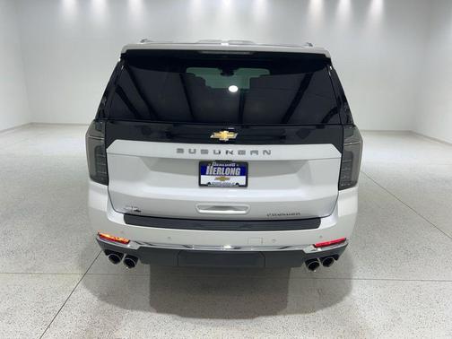 Iridescent Pearl Tricoat 2025 Chevrolet Suburban Premier