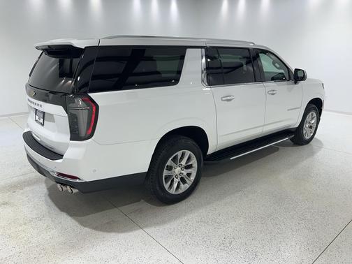 Iridescent Pearl Tricoat 2025 Chevrolet Suburban Premier