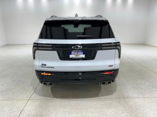 Polar White Tricoat 2026 Chevrolet Traverse RS
