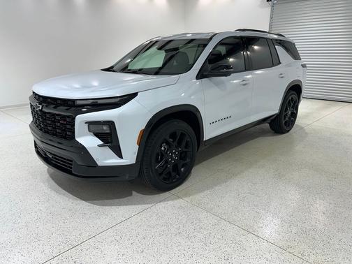 Polar White Tricoat 2026 Chevrolet Traverse RS