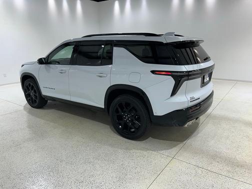 Polar White Tricoat 2026 Chevrolet Traverse RS