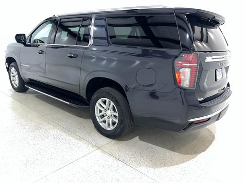 Dark Ash Metallic 2024 Chevrolet Suburban LT