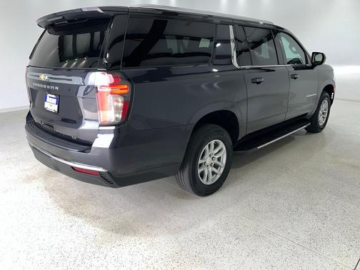 Dark Ash Metallic 2024 Chevrolet Suburban LT