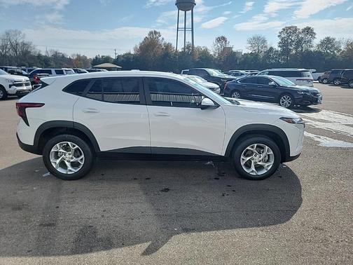 2024 Chevrolet Trax LS