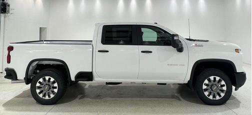 Summit White 2026 Chevrolet Silverado 2500 Custom