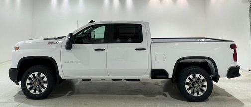 Summit White 2026 Chevrolet Silverado 2500 Custom