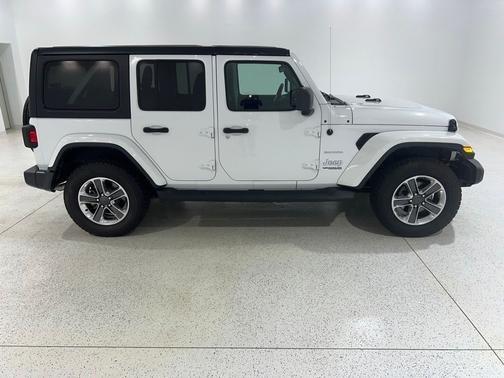 Bright White Clearcoat 2020 Jeep Wrangler Unlimited Sahara