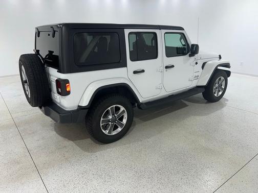 Bright White Clearcoat 2020 Jeep Wrangler Unlimited Sahara