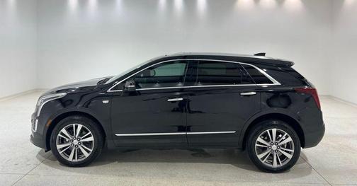 Stellar Black Metallic 2020 Cadillac XT5 Premium Luxury