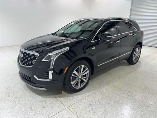 Stellar Black Metallic 2020 Cadillac XT5 Premium Luxury
