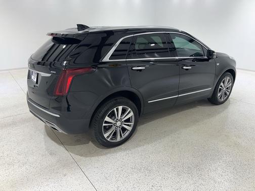Stellar Black Metallic 2020 Cadillac XT5 Premium Luxury