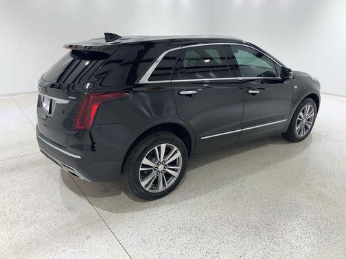 Stellar Black Metallic 2020 Cadillac XT5 Premium Luxury