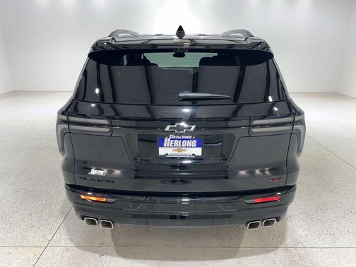 Mosaic Black Metallic 2026 Chevrolet Traverse RS