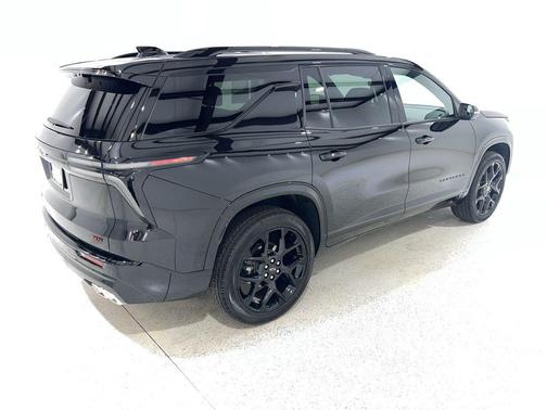 Mosaic Black Metallic 2026 Chevrolet Traverse RS