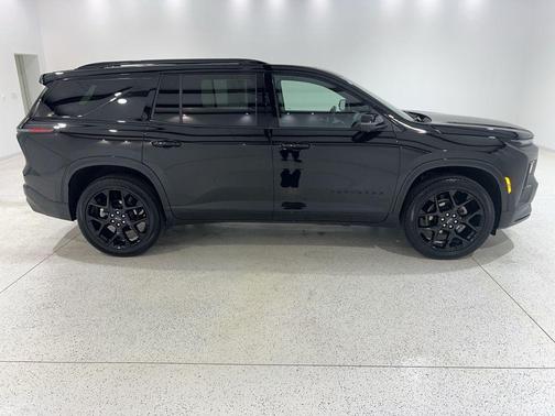 Mosaic Black Metallic 2026 Chevrolet Traverse RS