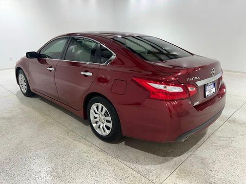 Cayenne Red 2016 Nissan Altima 2.5 S