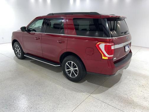 RUBY RED METALLIC TINTED CC 2018 Ford Expedition XLT