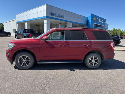 RUBY RED METALLIC TINTED CC 2018 Ford Expedition XLT