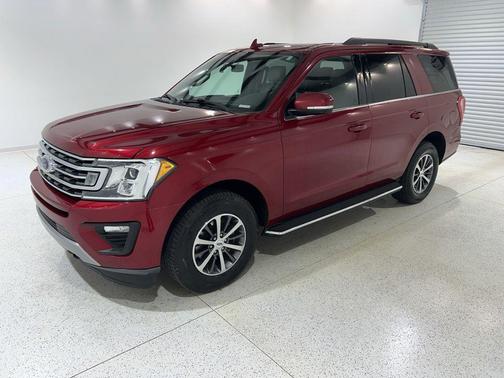 RUBY RED METALLIC TINTED CC 2018 Ford Expedition XLT