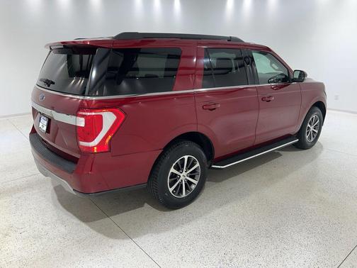 RUBY RED METALLIC TINTED CC 2018 Ford Expedition XLT