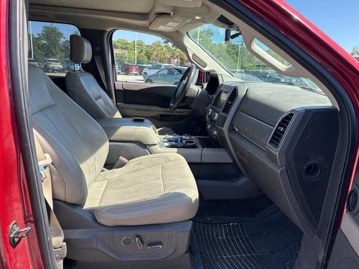 RUBY RED METALLIC TINTED CC 2018 Ford Expedition XLT