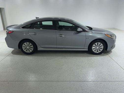 Pewter Gray Metallic 2016 Hyundai SONATA Hybrid SE
