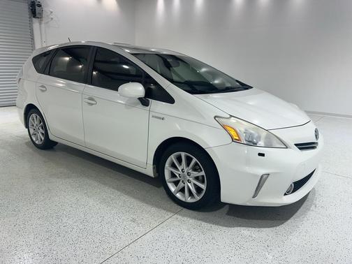 2013 Toyota Prius v Five
