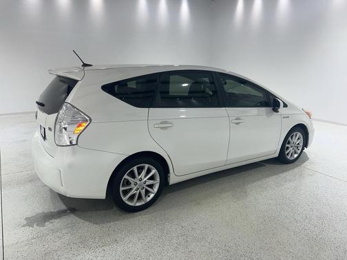 2013 Toyota Prius v Five