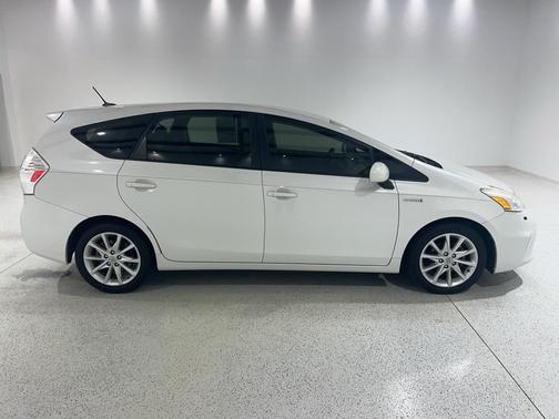 2013 Toyota Prius v Five