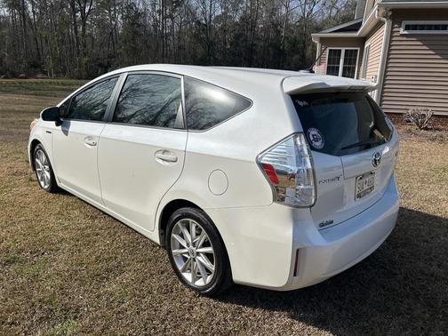 2013 Toyota Prius v Five