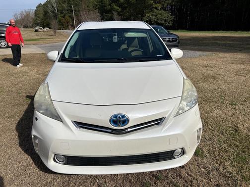 2013 Toyota Prius v Five